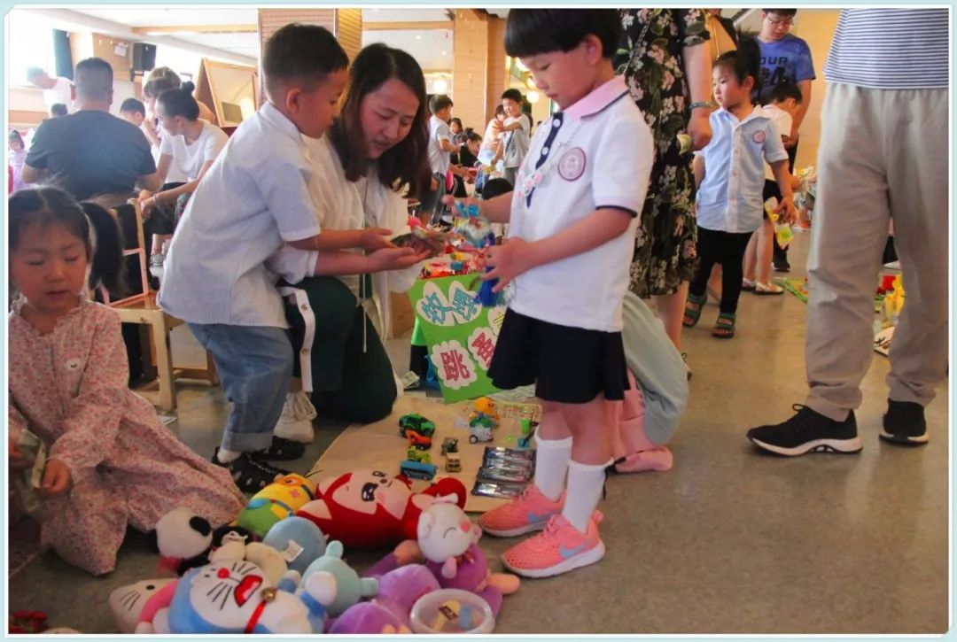 跳蚤市场是哪里 d913a74cd62244adbc28a3b84ad27a35.jpeg