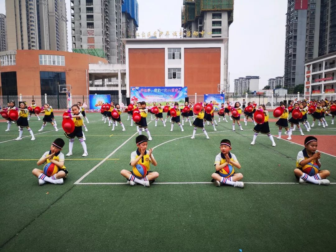 5月29日,汉中市北大街小学隆重举行"弘扬传统文化 传承红色经典"2019