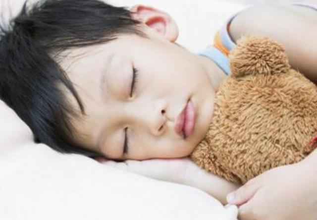                     原创            这两种睡觉行为，会使孩子越睡越笨！宝妈赶紧纠正