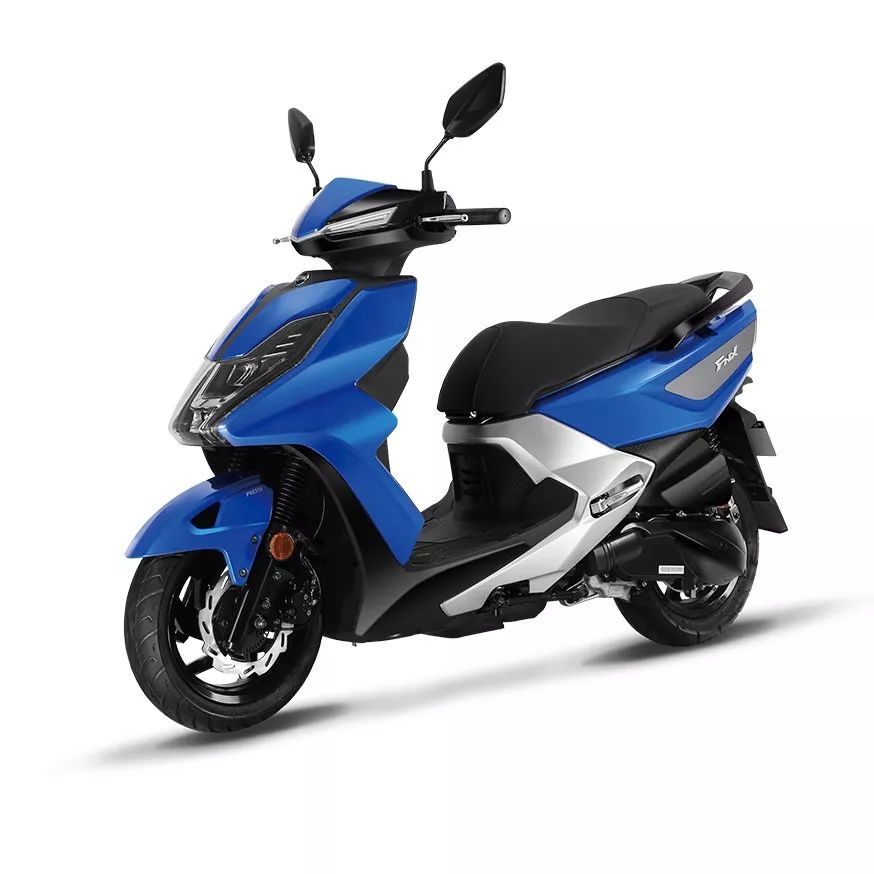 一个人骑摩托狂猜成语_一个人的图片孤独图片(3)