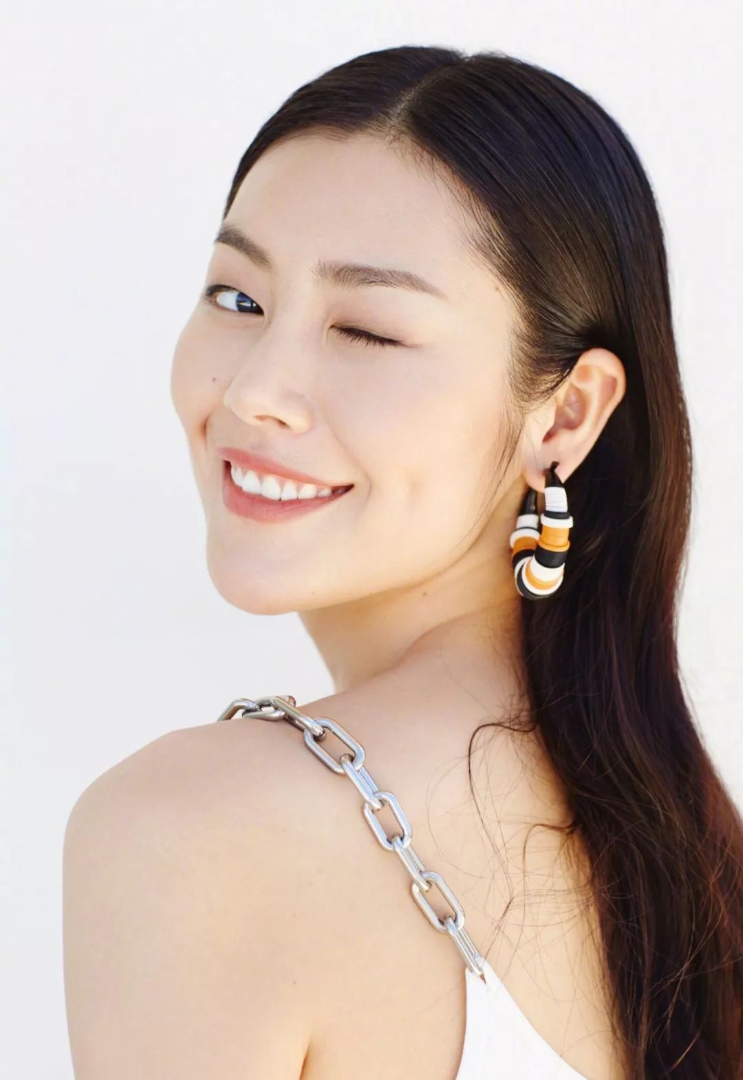 盘点6位单眼皮韩国女明星，耐看又有魅力！_轻时尚品牌网