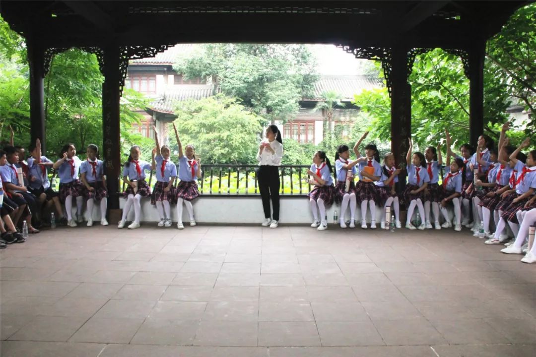 风拂六一,廉洁伴成长 --区纪委监委组织联系乡