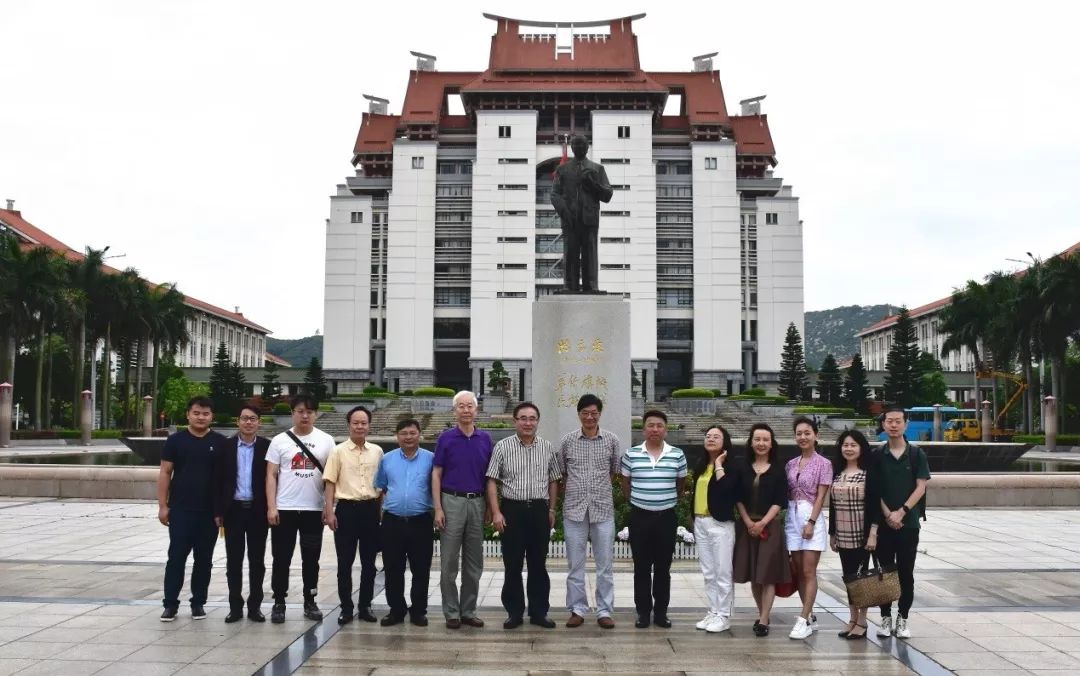 考察厦门大学嘉庚学院