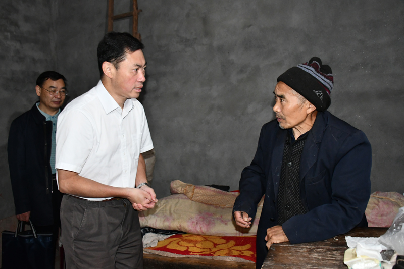 自贡市中院张天智院长到结对帮扶村开展扫黑除恶法治宣讲活动