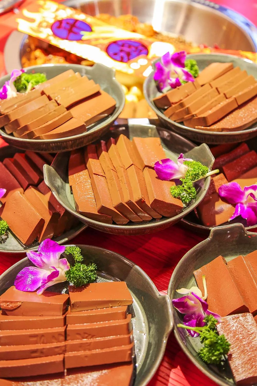 成都人排到凌晨2点的「谭鸭血老火锅」来了!5