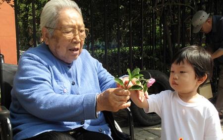 开国中将刘志坚的夫人和子女后代