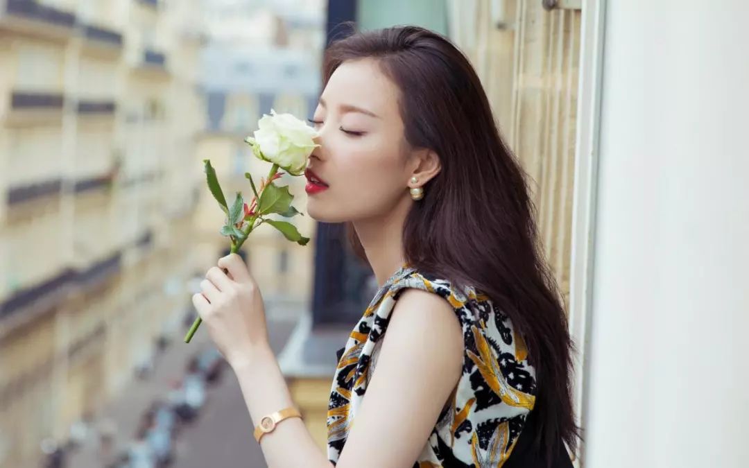 倪妮金色闪光裙