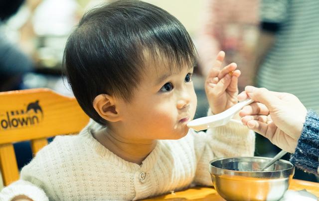                     孩子积食坏处多，家长及时给调理，试试这个法子，简单有效而且快