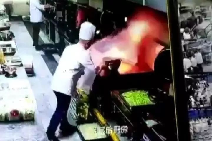 油锅起火视频完整版 3c3e1e305e6542bdbc11170c1c6b4b20.jpeg
