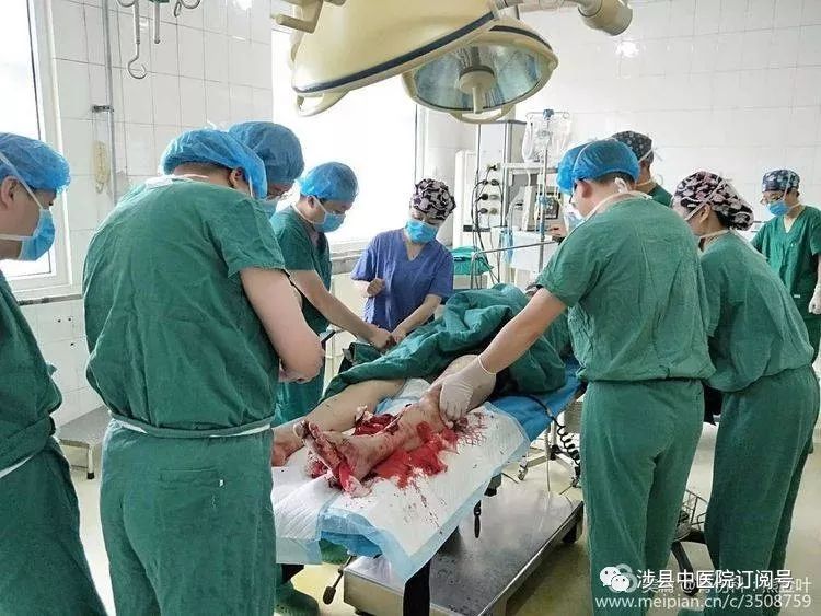 穿过急诊长廊,走进手术战场,我们又一次完美接力
