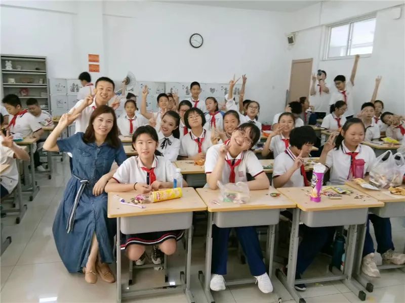 七彩童玩节益趣乐翻天济南市行知小学举行庆六一成长嘉年华活动