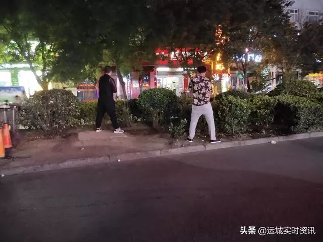 夜市好多男人随地大小便!臭死了!