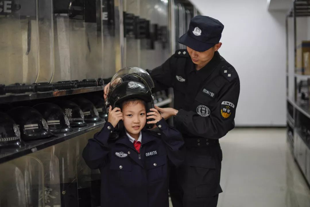 怎么当警察啊 5994513cdcda4869b0ff856a87ce1d7c.jpeg