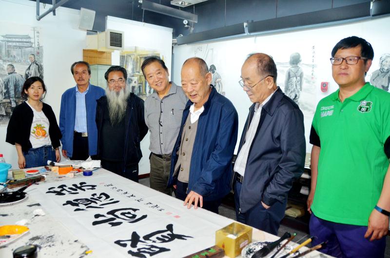 王鸿庆民俗国画"老兰州"系列之牛肉面主题展引爆金城