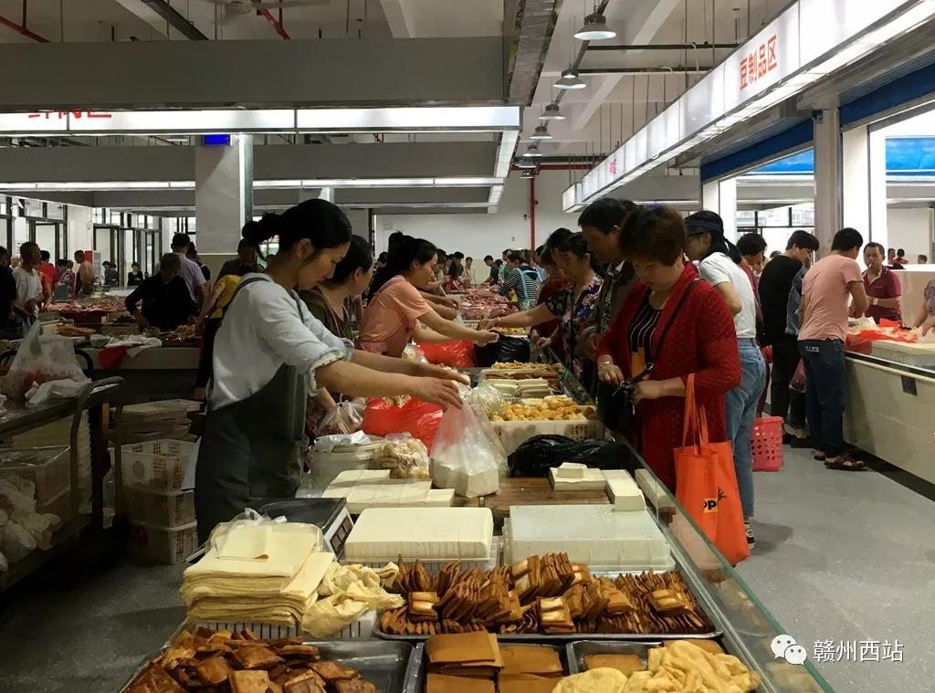 宝塔农贸市场的开业,使其将成为赣州开区一家集鲜果,蔬菜,肉类,熟食