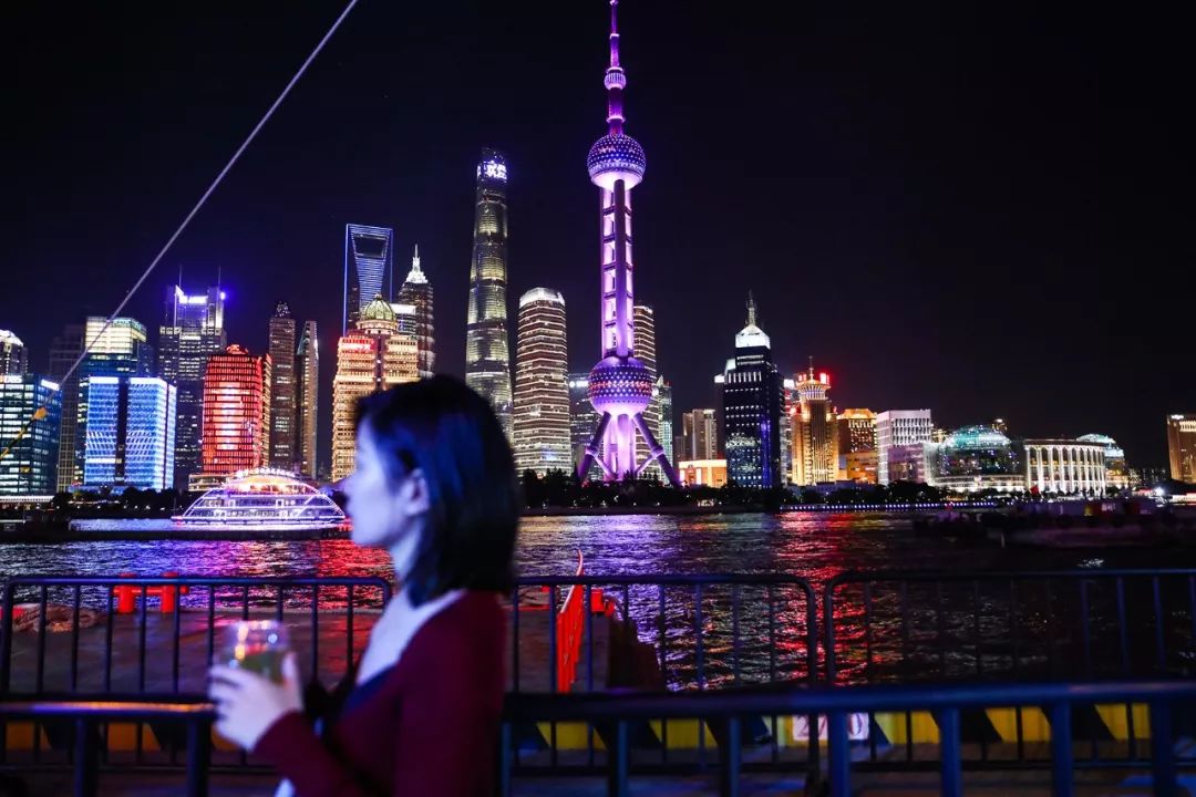 夜晚朝着东方明珠微醺!这个隐秘而高big的经典潮趴邀你来!