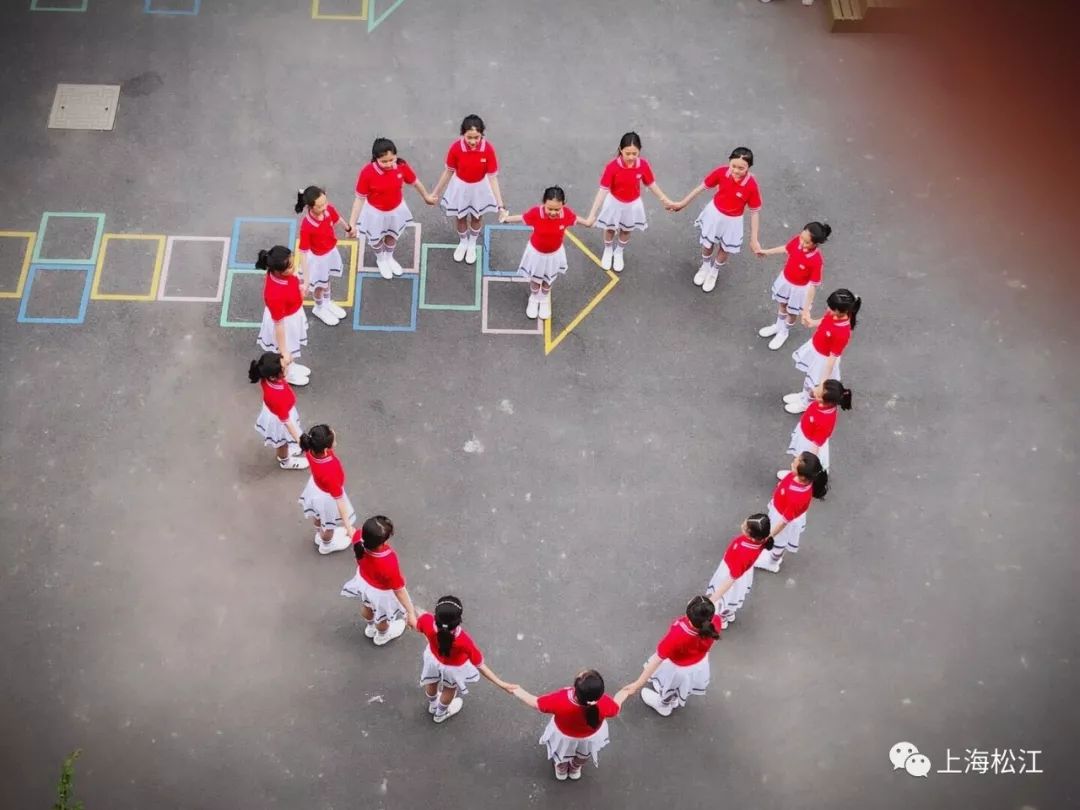 今年,松江各中小学,幼儿园毕业照创意大合集来啦,怀旧照,队形照,航拍