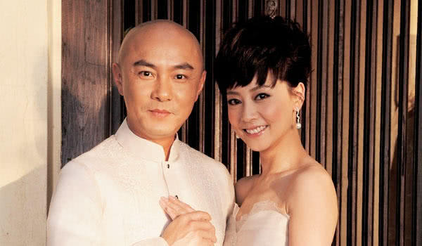 被传与妻子婚前曾出轨女主播 儿童节张卫健晒与张茜合照力破谣传