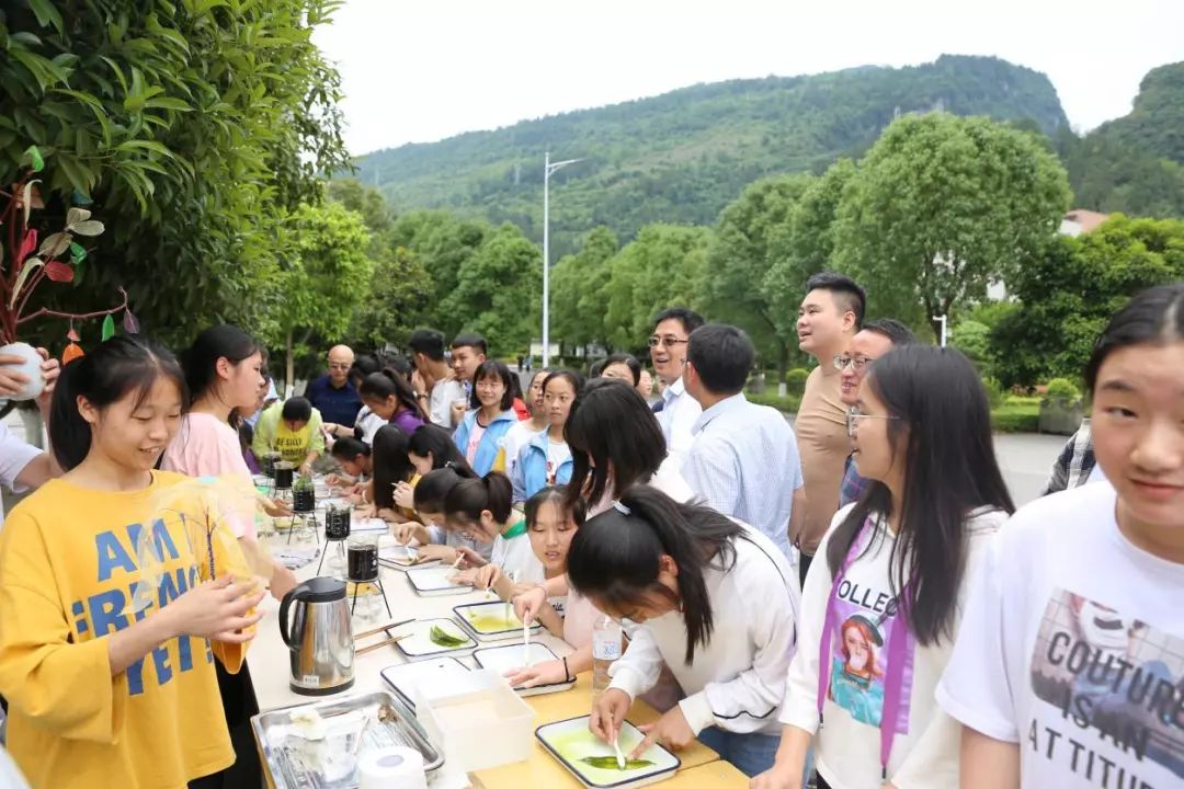 素质教育彰显特色记彭水一中第七届科技节