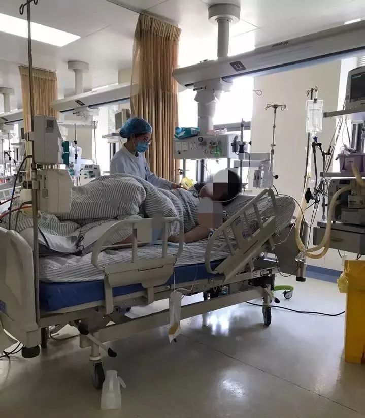 结果病毒趁机跑进了脑子里,人突然抽搐,昏迷,送进了重症监护