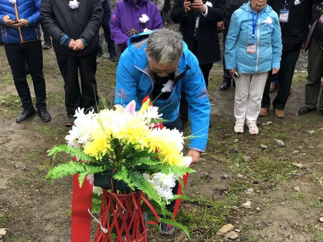 这天路如你所盼,这盛世如你所愿!"张福林烈士,我们来看你了"