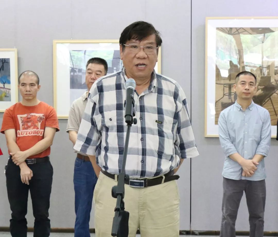 广西艺术学院美术学院院长李福岩宣布展览开幕出席此次开幕式的嘉宾有