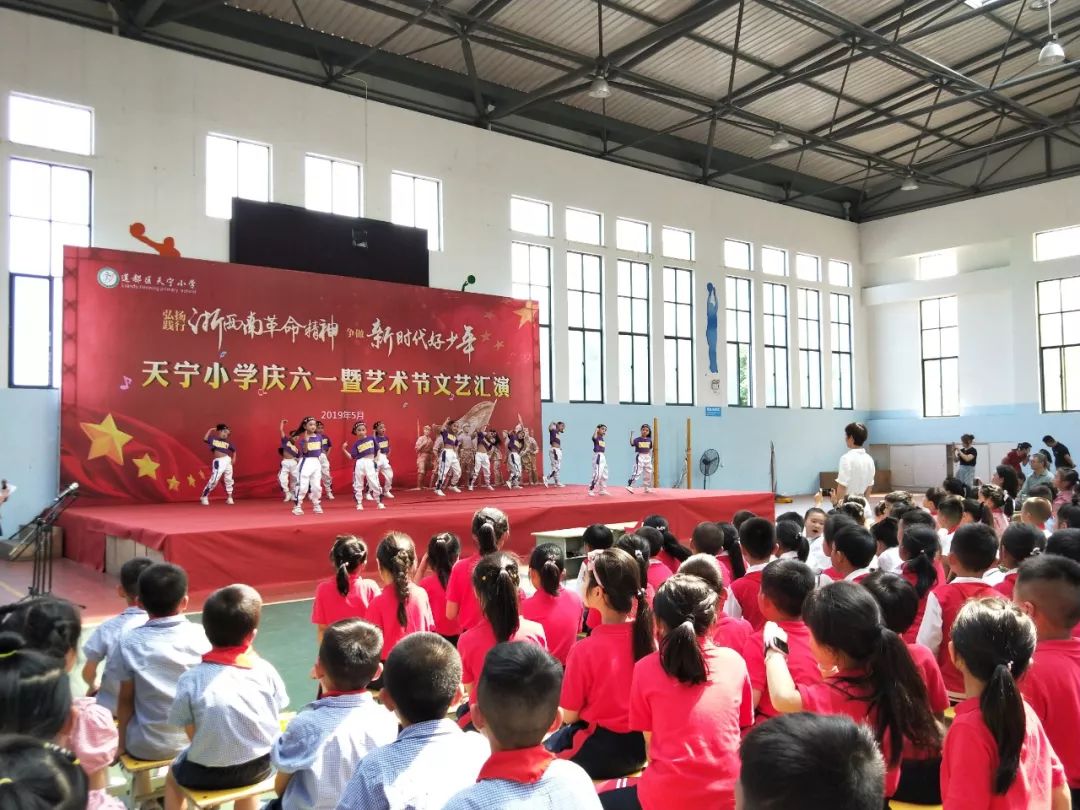 天宁小学的孩子们为远在四川剑阁县的留守儿童们备上了自己亲自准备的