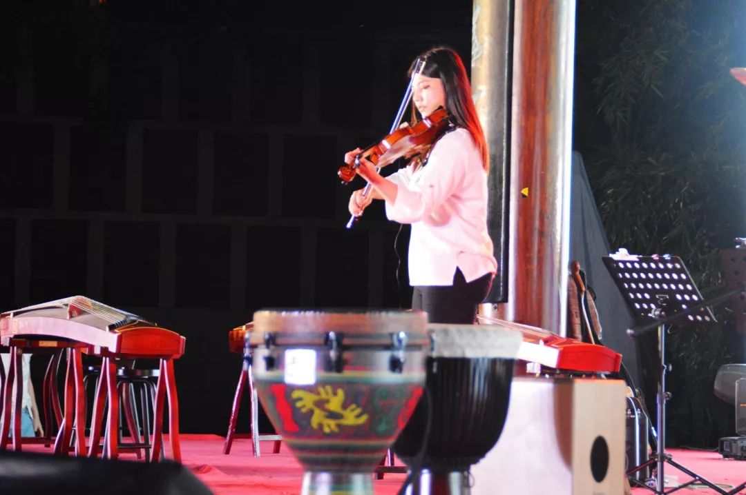 完美红砖厝里声动人心小提琴二胡古筝非洲鼓天籁奏响