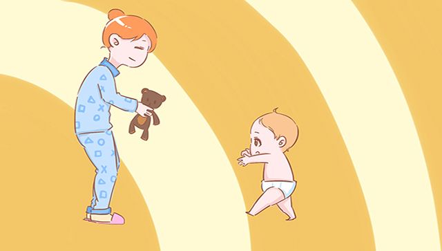                     原创            宝宝5个月时，多让他做这个动作，能锻炼他的小脑，让他更聪明