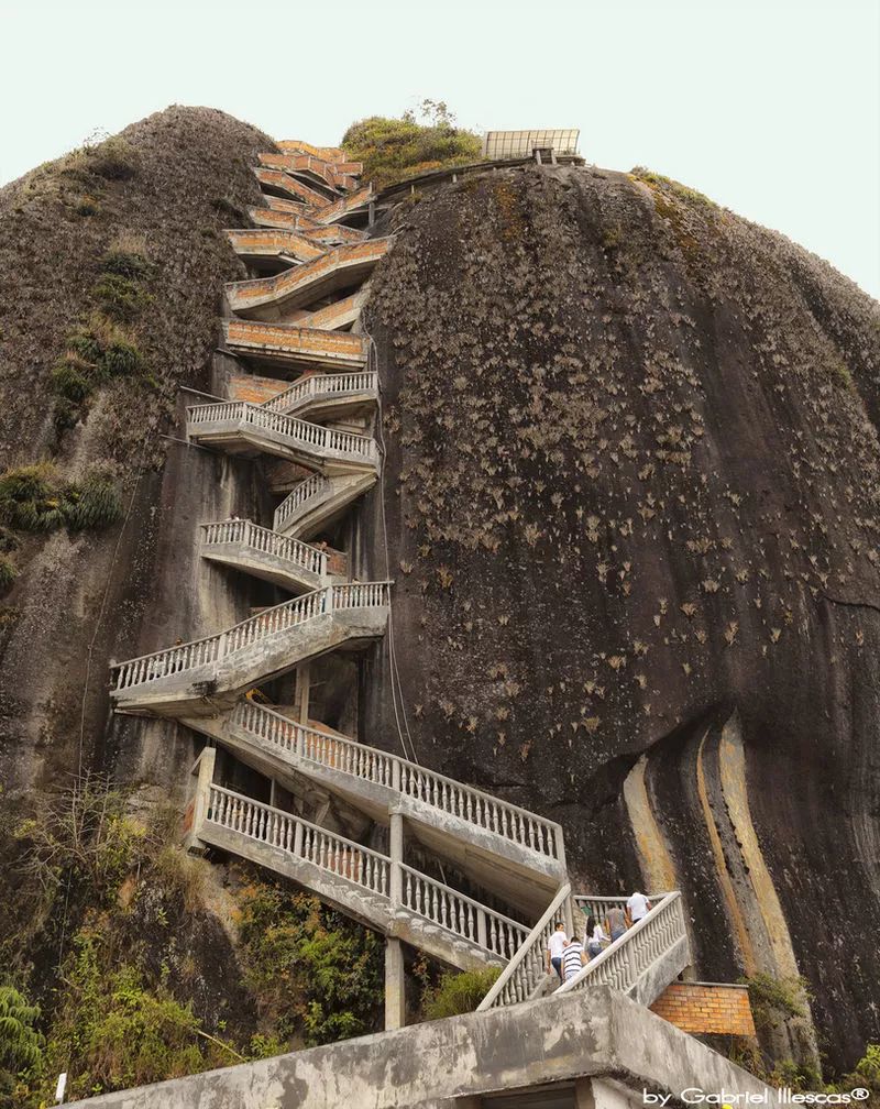 老钱推荐：瓜塔佩巨岩——扶摇直上，在悬崖绝壁上“系鞋带” 石阶