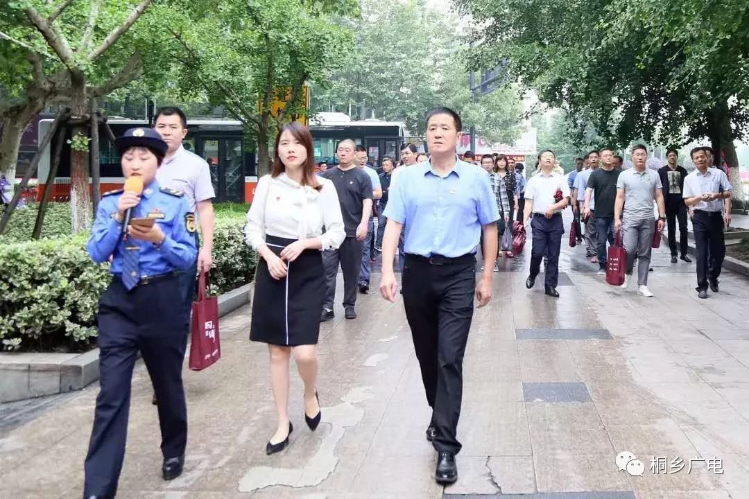 市领导潘川弟,沈根潮参加会议.