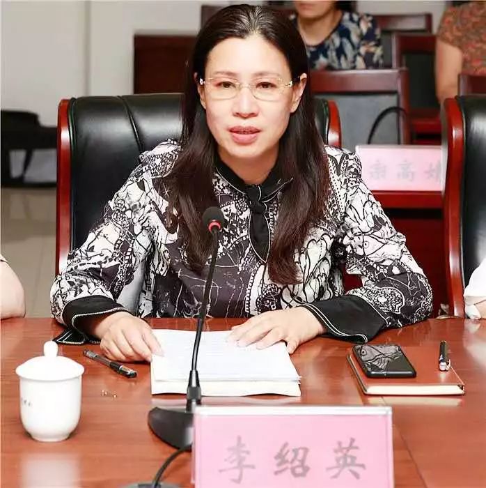许昌市政府副秘书长李绍英在会上致辞.