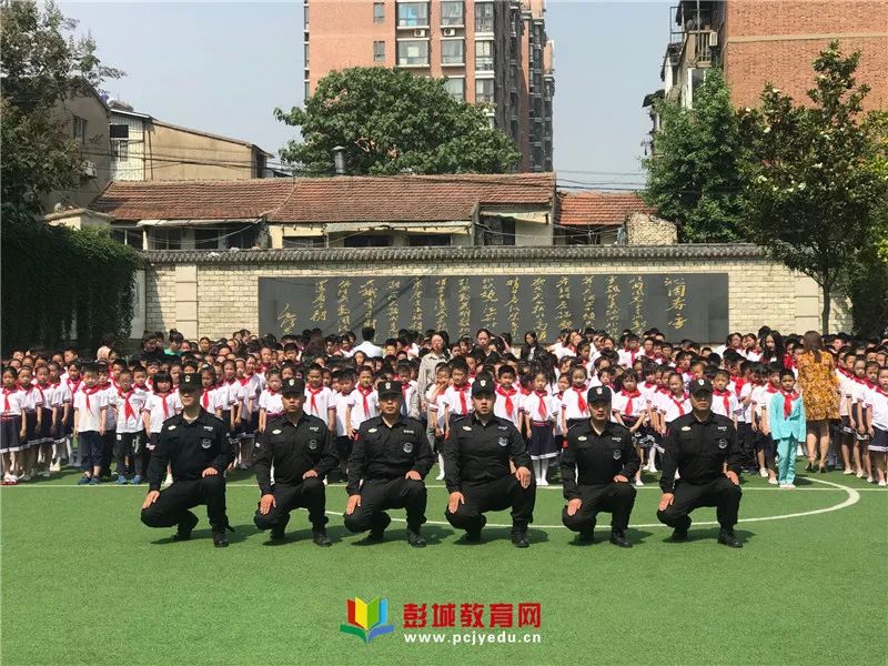 徐州市奎山小学举行建设平安校园反恐防暴演习活动