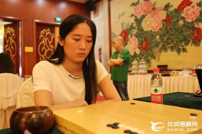 女子围甲第五轮开赛组图 众多女棋手靓丽出战