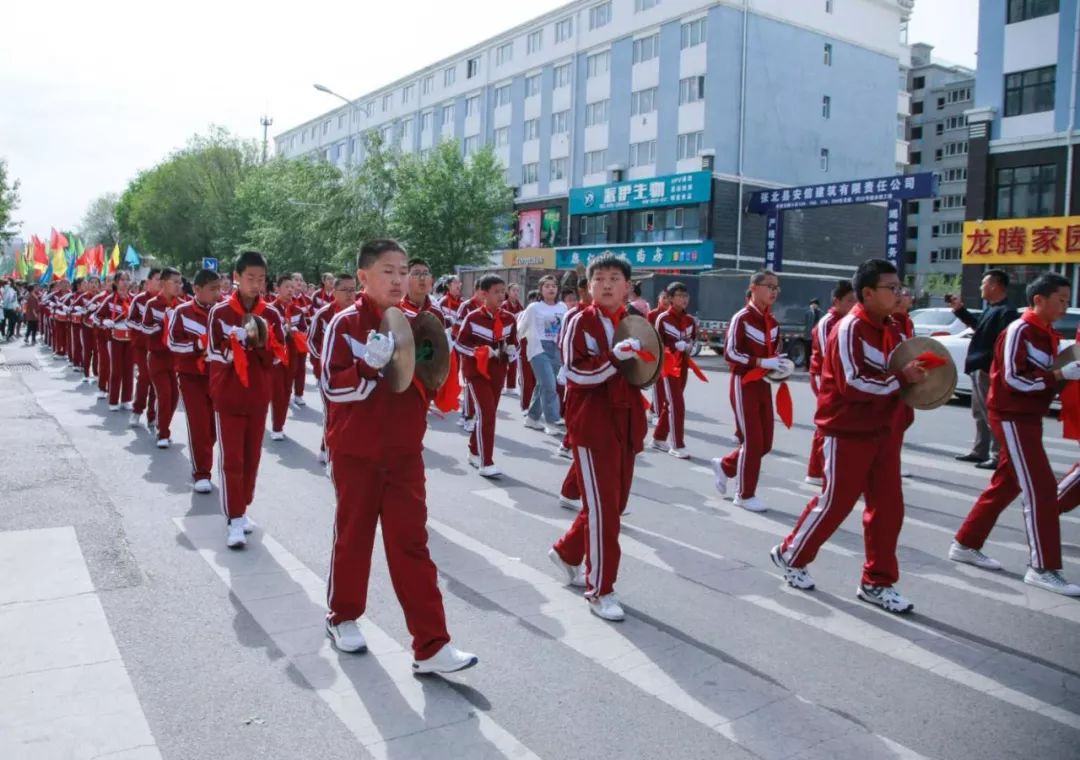 航拍视频 高清照片!张北师范路小学六一活动现场太震撼了