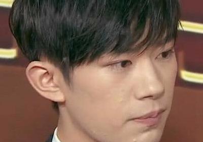 tfboys生图曝光,王源痘痘肌,王俊凯青春痘,而千玺有痘坑