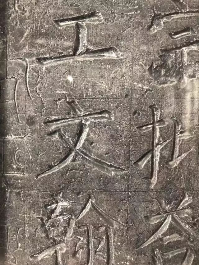 《颜家庙碑》是"颜体"的典型之作,也是颜真卿传世碑刻中最后的巨作