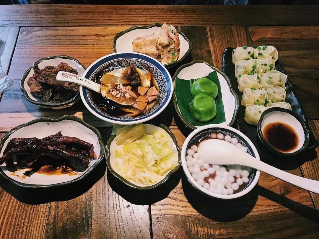 江浙沪 江浙菜以淮扬风味为主,虽然从臭到香,从甜到咸都有人爱,但对辣