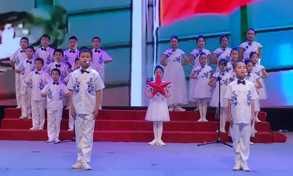 凤冈举行"六一"儿童节配乐诗朗诵比赛