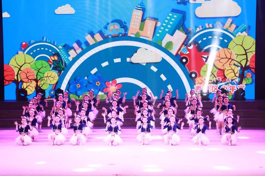 儿童节文艺表演活动 832631b067fe42edbc22bf97f4bee264.jpeg