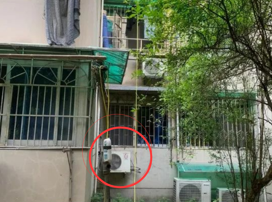                     5岁女童被电击倒，妈妈去拉孩子也被电，请让孩子远离不规范用电