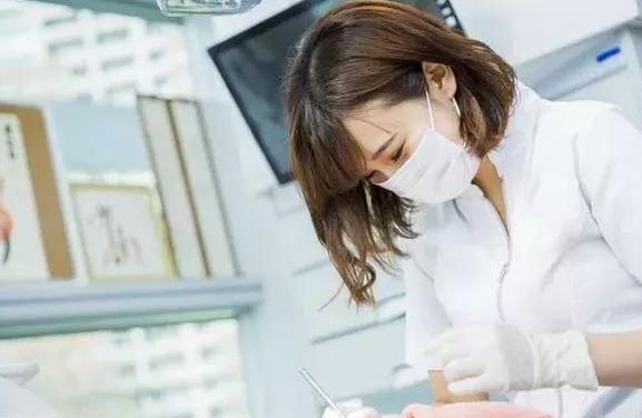 日本女艺人成为写真明星在医院担任牙科护士网友激动想去挂号