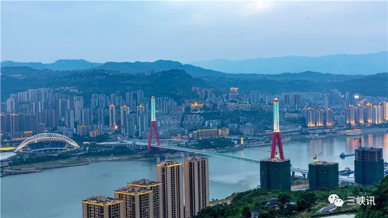 牌楼长江大桥夜景刷爆朋友圈!_万州