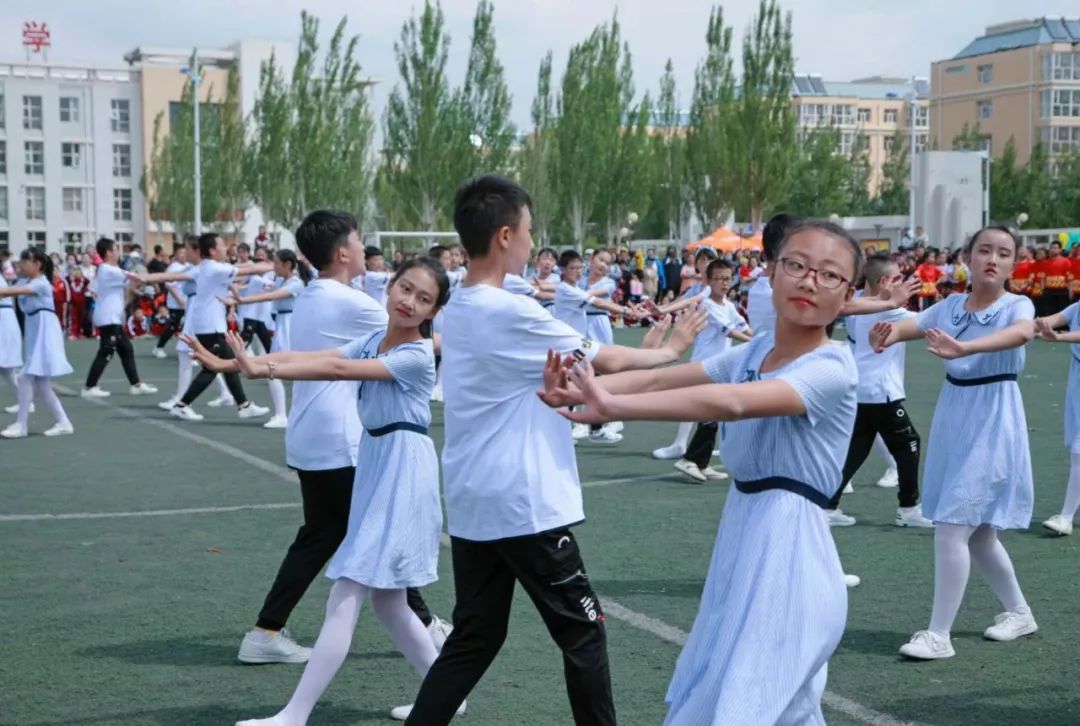 航拍视频 高清照片!张北师范路小学六一活动现场太震撼了