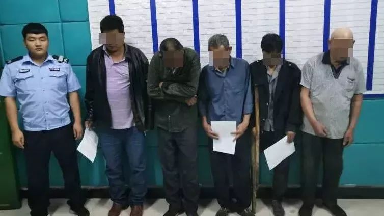 庙岔12人打麻将被抓!