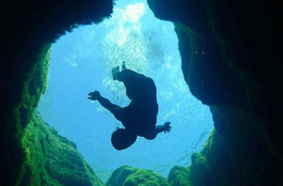 世界上最深的泳池有40米深，被列入世界吉尼斯记录 - 知乎