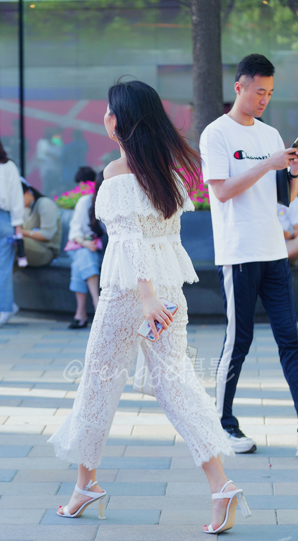 含蓄,曼妙的背影,最时尚也最动人_美女