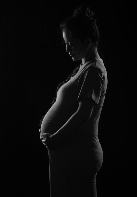 央视少儿频道主持人红果果怀孕近照曝光,预产期是今年