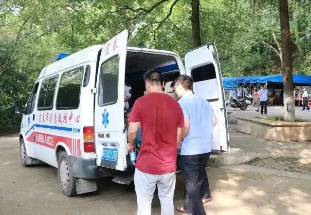                     紧急！福州3个月婴儿，吞下金戒指！这个救命方法要牢记！