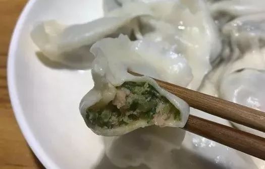 饺子汤自取老客都知道的,桌上辣椒和醋一应俱全.